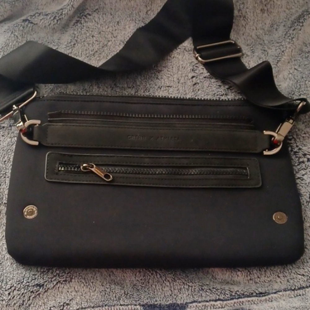 Caraa X Athleta Crossbody Bag Black Gem